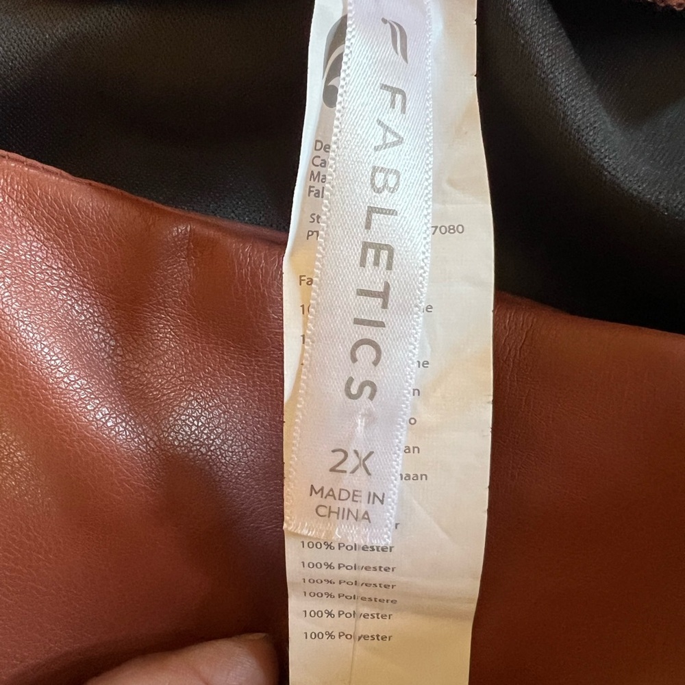 NWT Fabletics 2X Mahogany Vegan Leather Moto Leggings High Rise - Picture 4 of 6